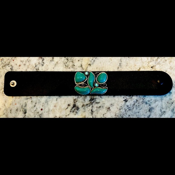 Leather cuff bracelet - Picture 1 of 1